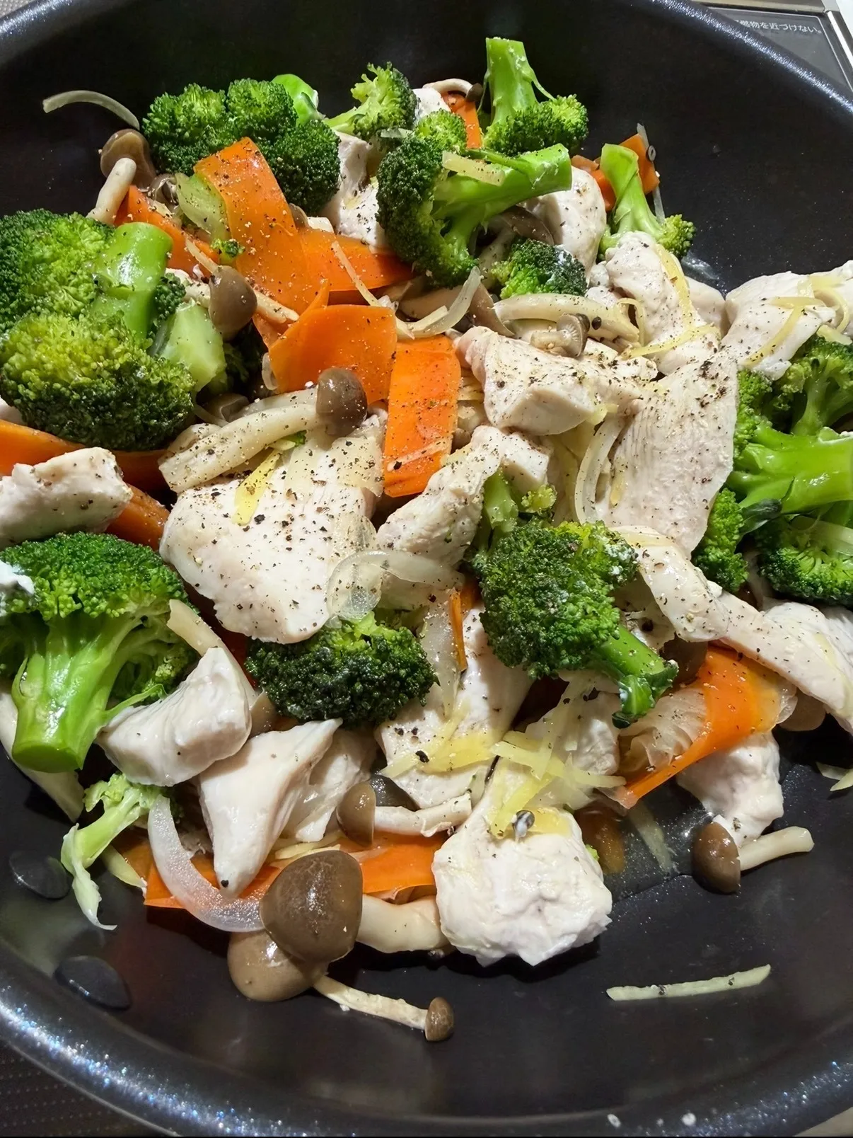 鶏むね肉ときのこ・ブロッコリーのむくみ改善しょうが蒸し